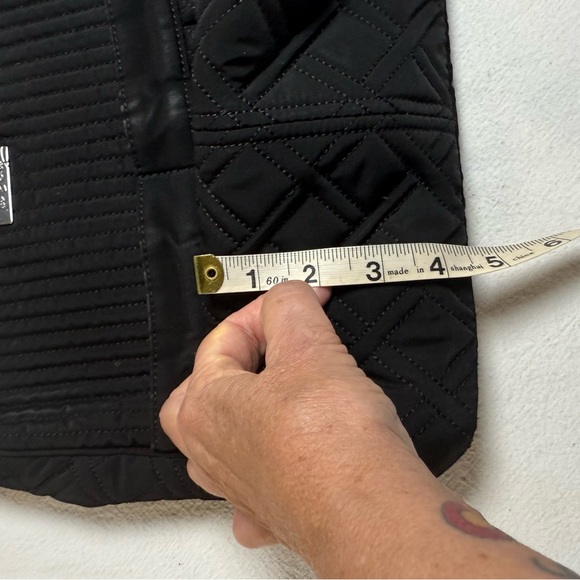 LARGE VERA BRADLEY BLACK
QUILTED PURSE / SHOULDER BAG
STRAP ADJUSTS - NICE GIFT! - Picture 7 of 8